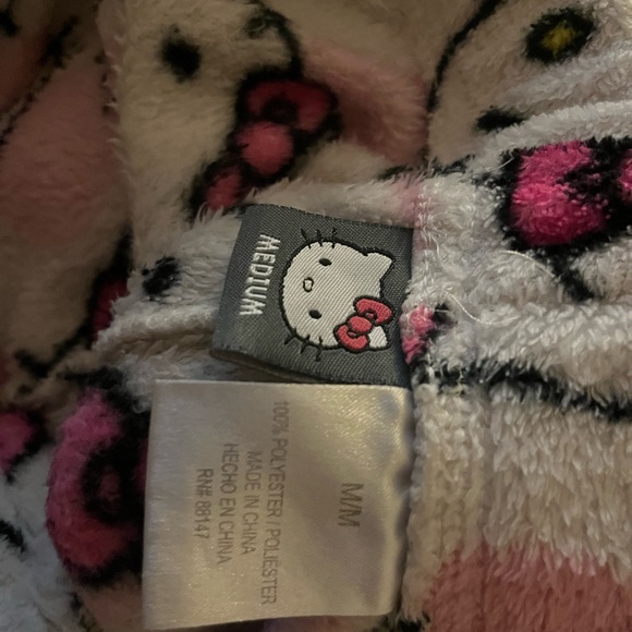 Hello kitty pjs - Picture 5 of 5